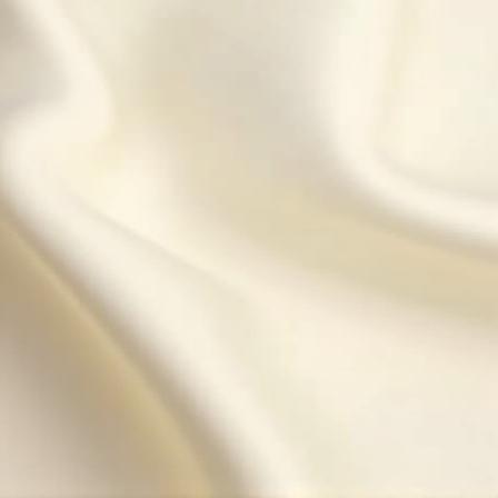 Primo piano della texture di una carta da parati effetto seta, che riflette una luce delicata e sontuosa.